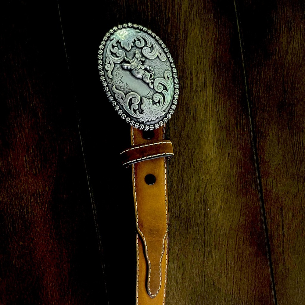 Girls belt with buckle